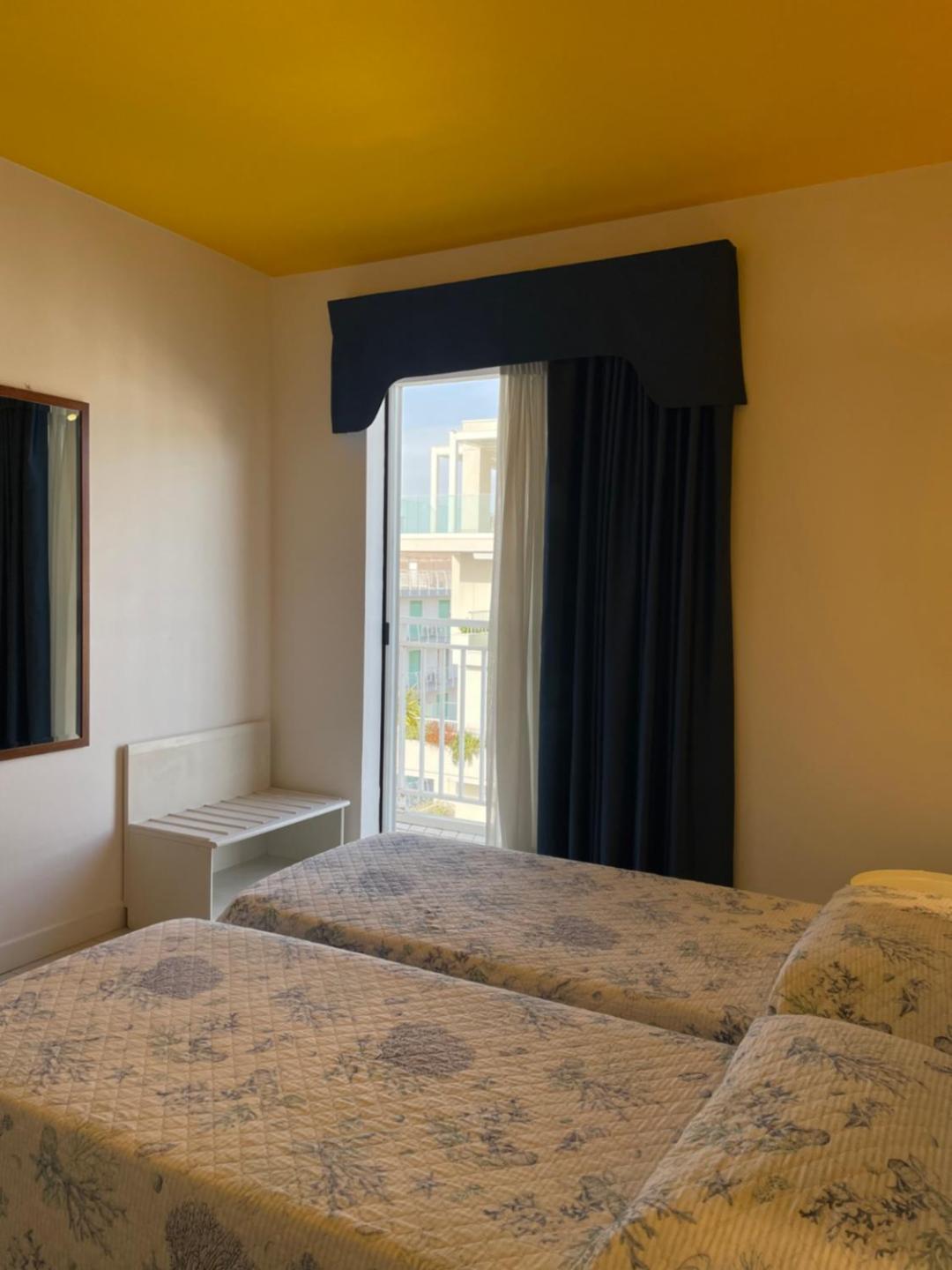 Hotel Portofino Lido di Jesolo Bagian luar foto