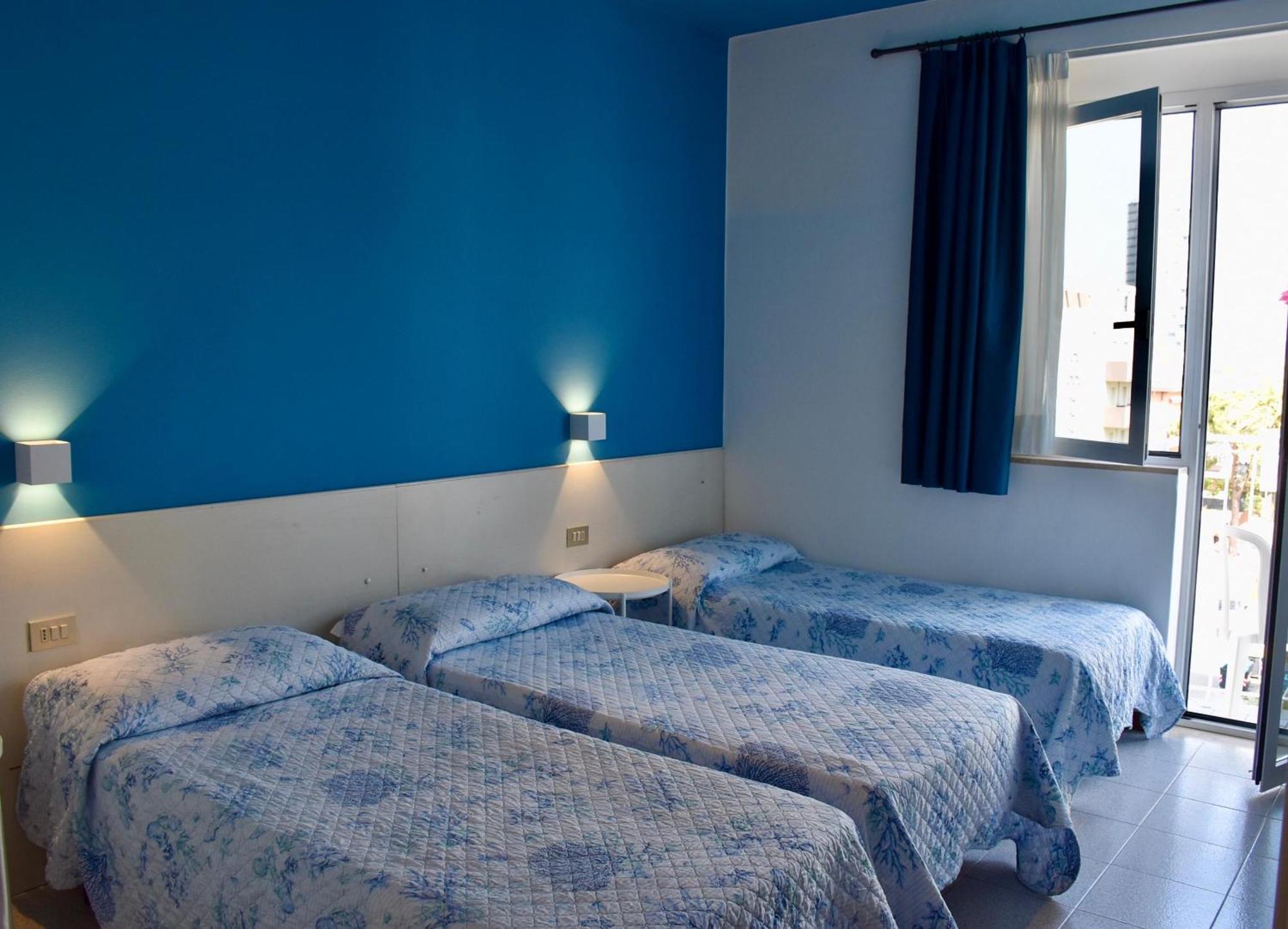 Hotel Portofino Lido di Jesolo Bagian luar foto