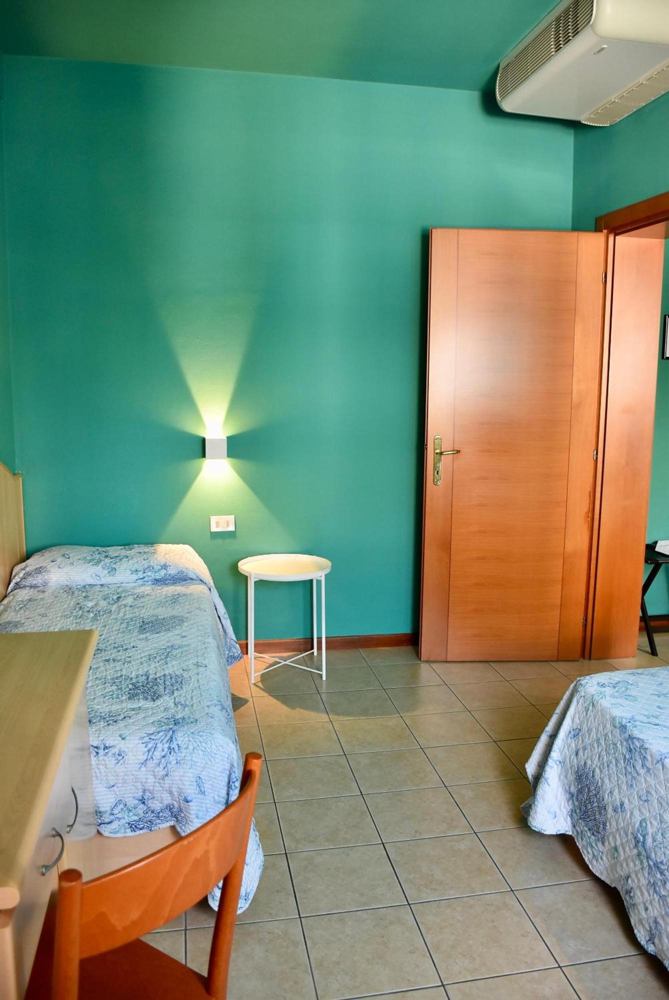 Hotel Portofino Lido di Jesolo Bagian luar foto