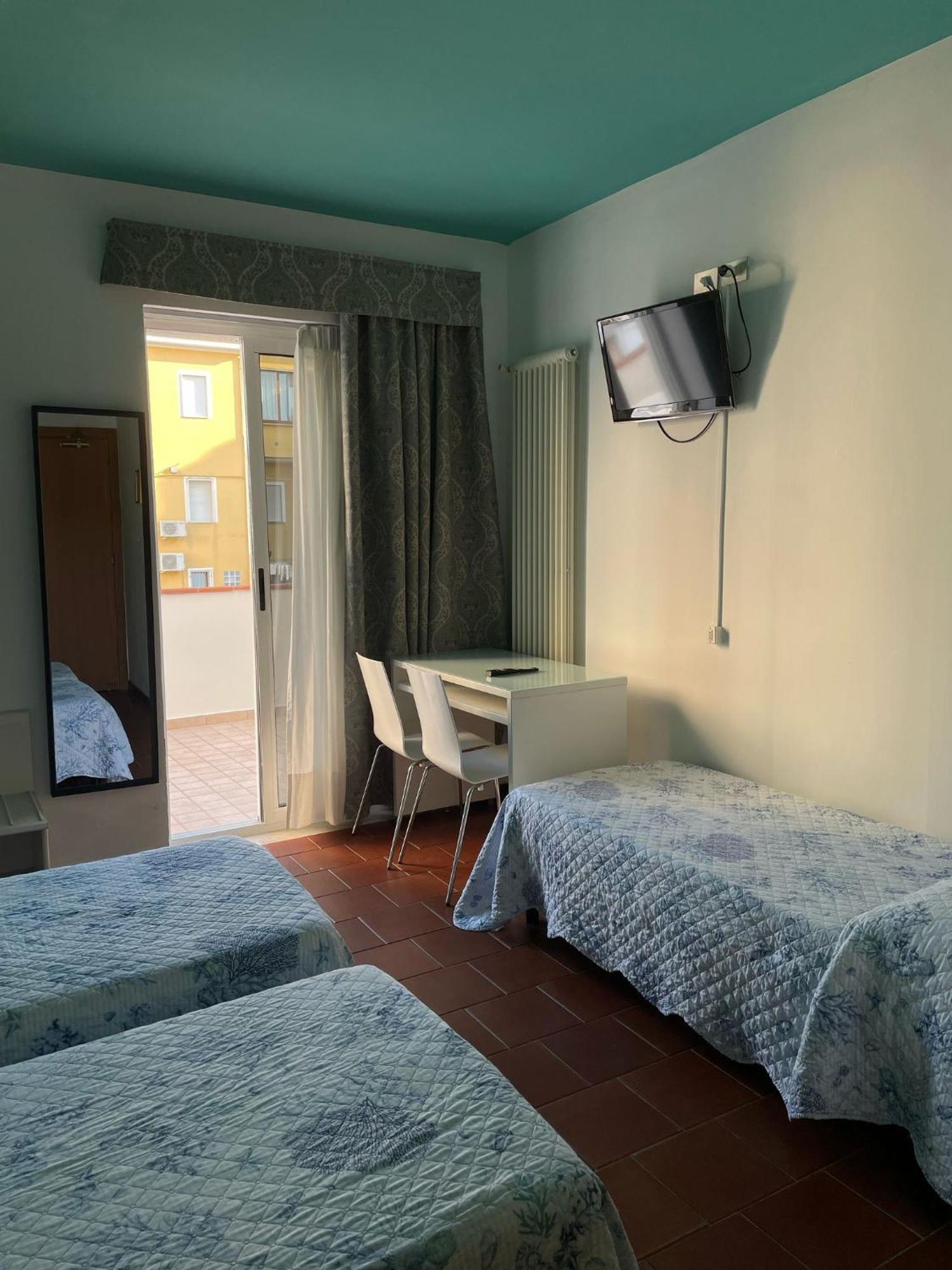 Hotel Portofino Lido di Jesolo Bagian luar foto