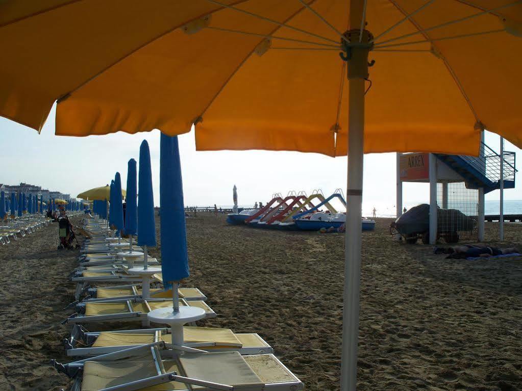 Hotel Portofino Lido di Jesolo Bagian luar foto