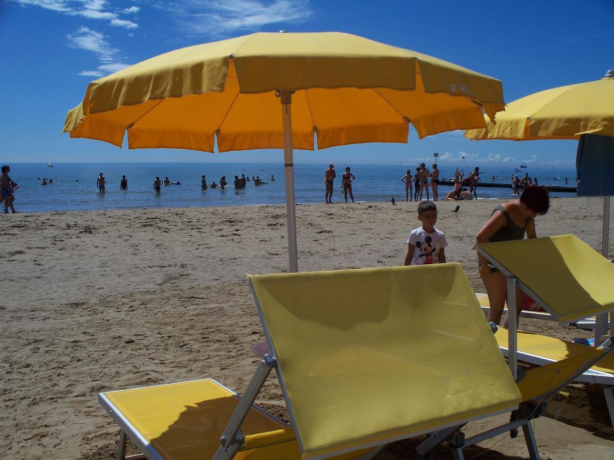 Hotel Portofino Lido di Jesolo Bagian luar foto